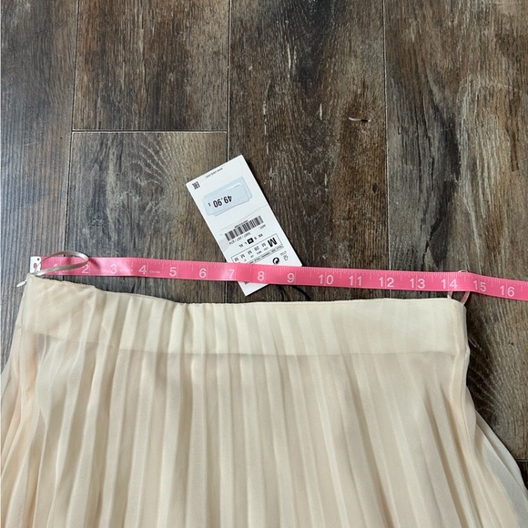 Zara Beige Pleated Skirt - Picture 7 of 8